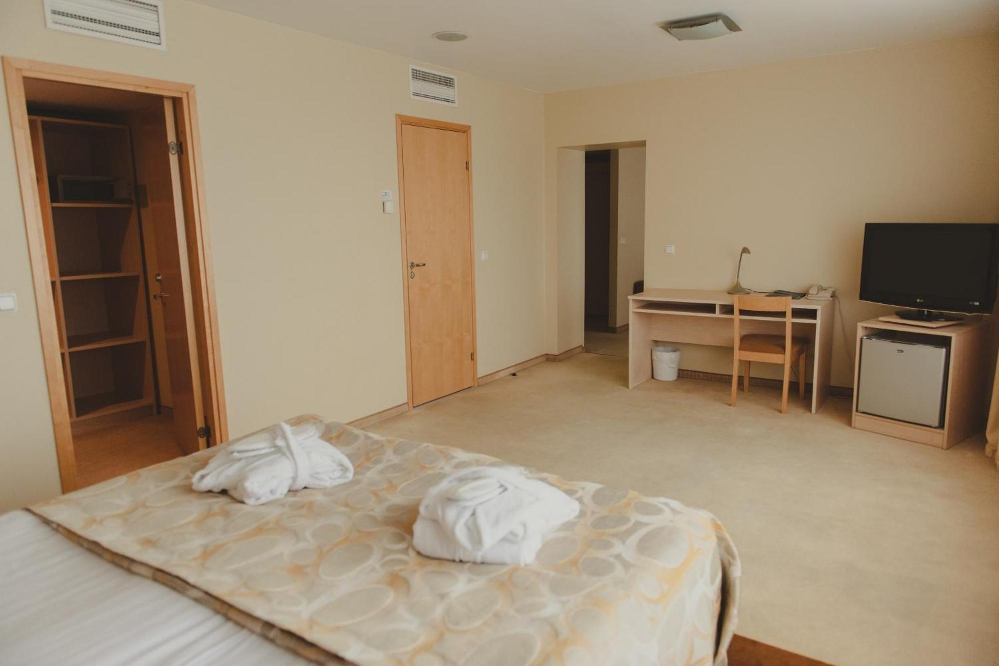 Park Hotel Latgola Daugavpils Exterior photo
